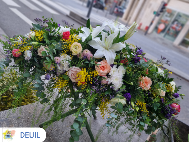 Votre fleuriste Indécence à Lyon 3 vous accompagne en période de deuil en réalisant vos compositions florales.